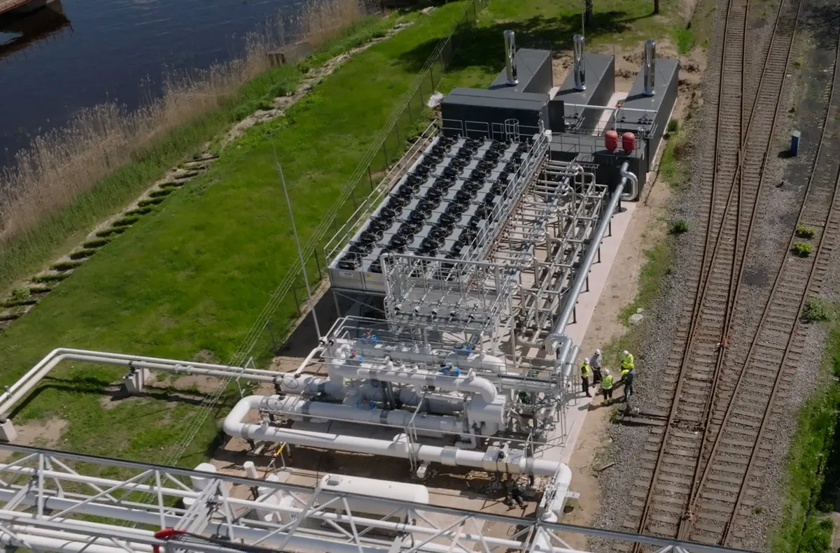 Heavy fuel supply for sites where continuity and timing discipline matter.